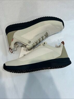 Men's Low-Top Casual Sneaker in Cream and Black